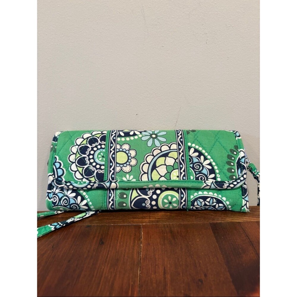 VERA BRADLEY Sleek Wallet Crossbody Cupcake Green 10613-021